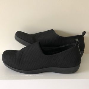 Comfort View black fabric loafers women’s 11